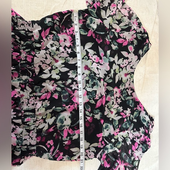 Bar III Black and Green Ruffled Blouse 🪷🖤 - Picture 6 of 10